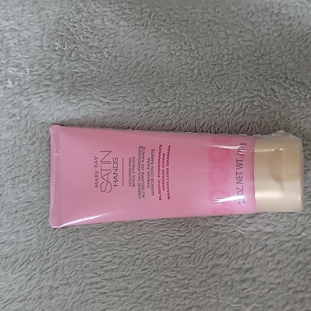 Satin hands